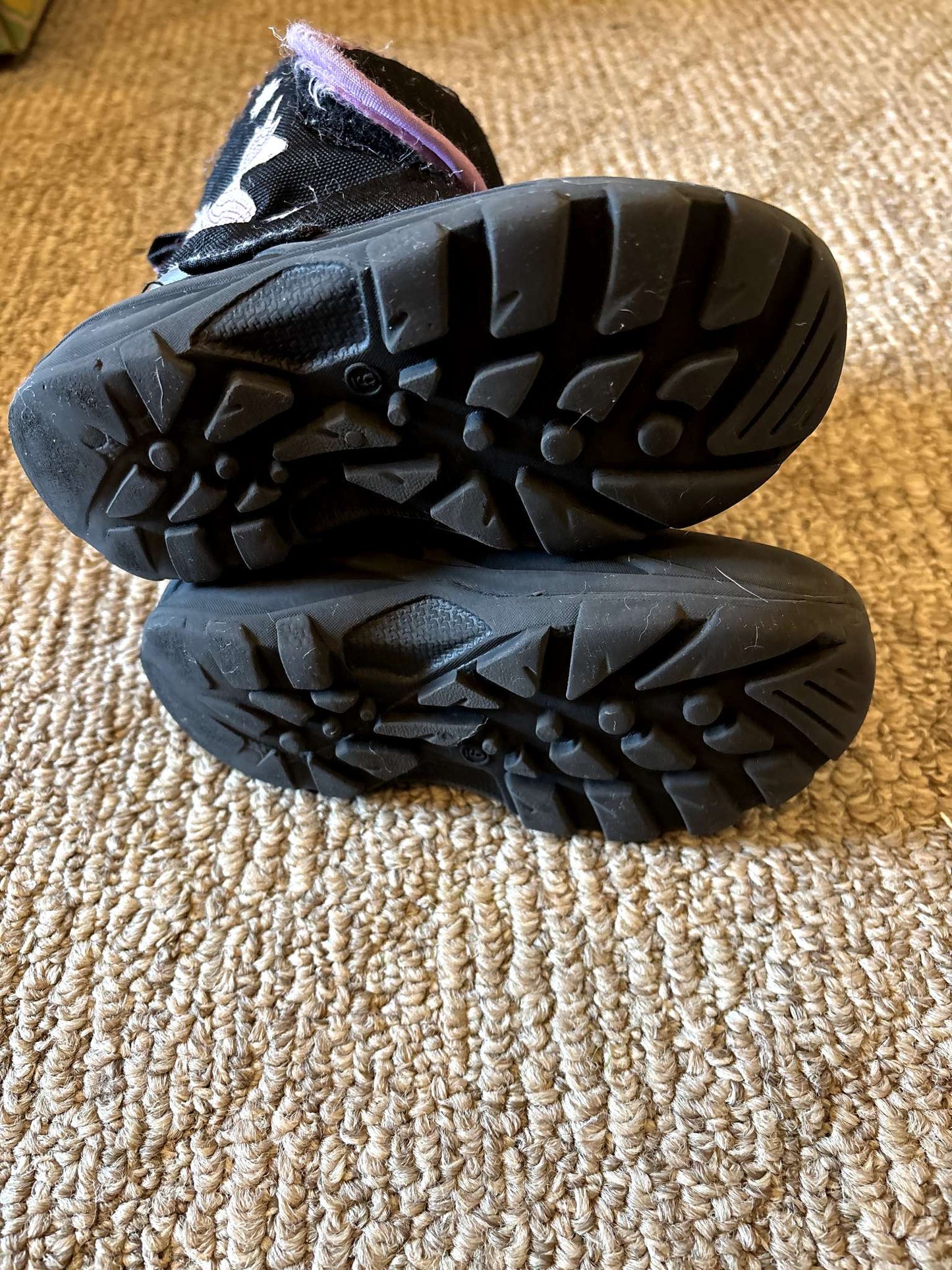 Girls winter boots size 9, Shoes 9 (Toddler:2-4yr)