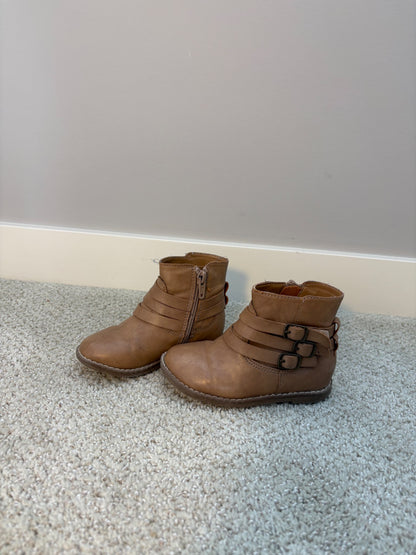 Cute little dress boots size 7, Shoes 7 (Walkers:12-24 mth)