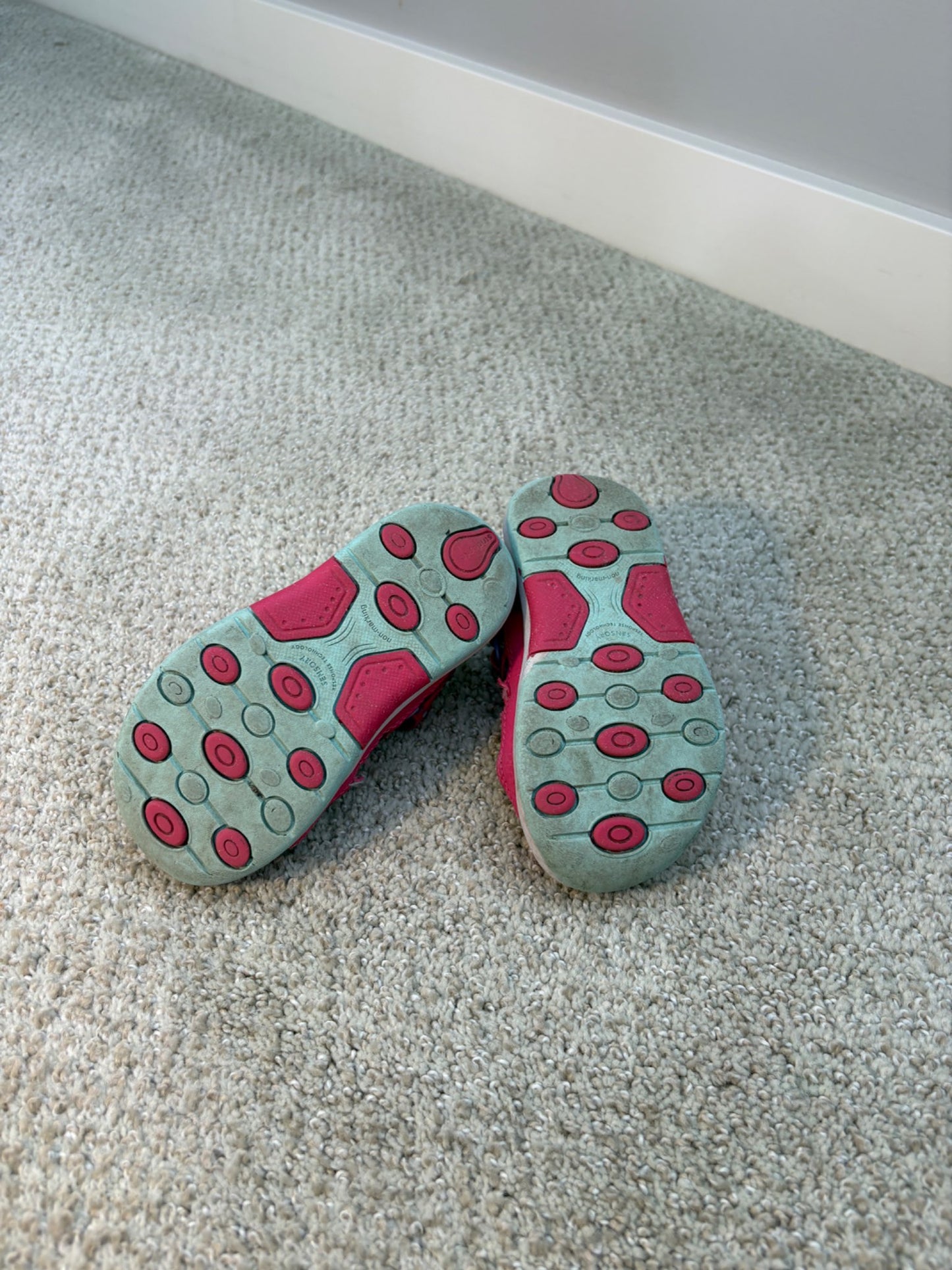 Stride rite Velcro solid sandals  7.5, Shoes 7.5 (Toddler:2-4yr)