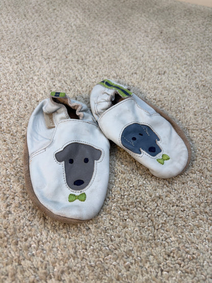 Robeez 18-24 months puppies , Shoes 6 (Walkers:12-24 mth)