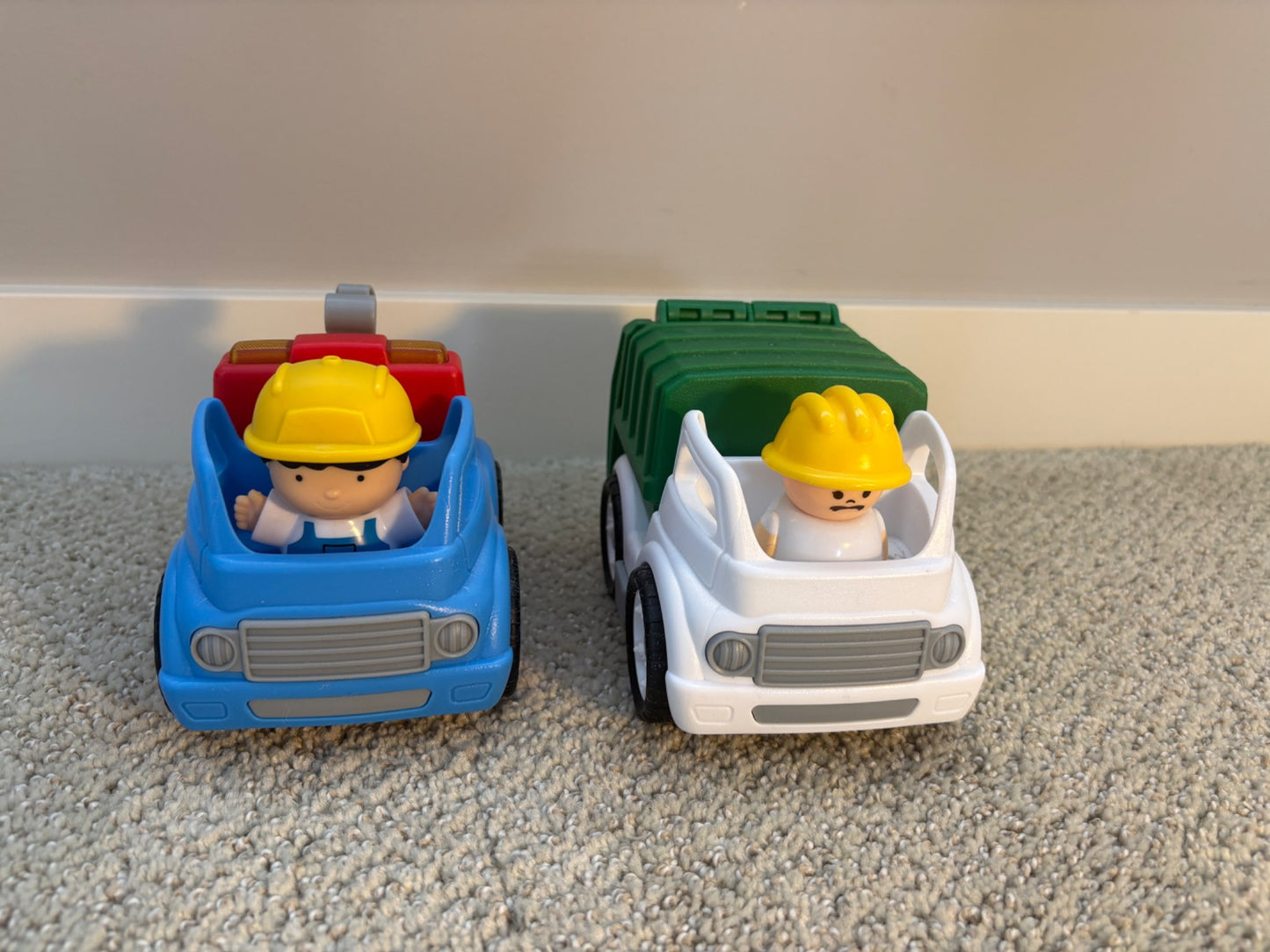 Little vehicles garbage truck and tow truck