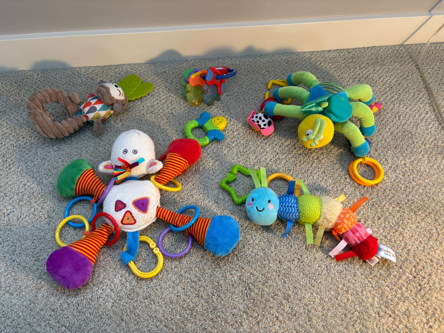 Hanging toy bundle