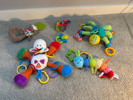 Hanging toy bundle