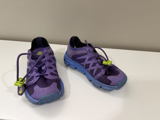 North face sneaker shoes size 9, Shoes 9 (Toddler:2-4yr)