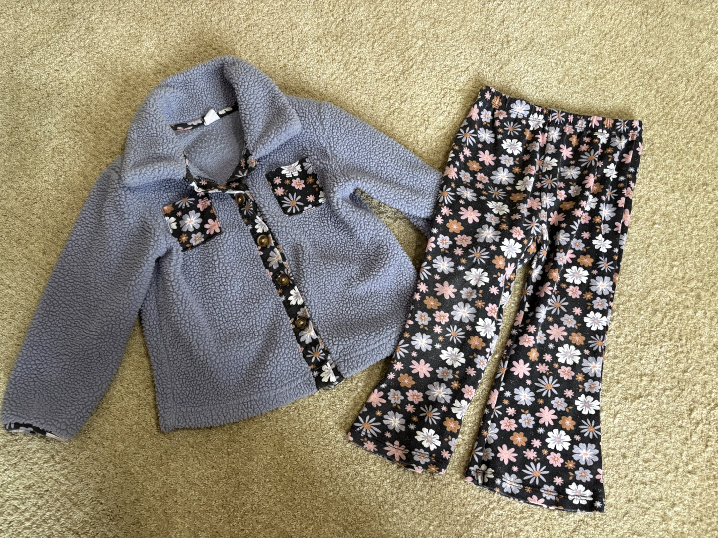 Cozy sweater and pants matching set size 3T, Kids 3T
