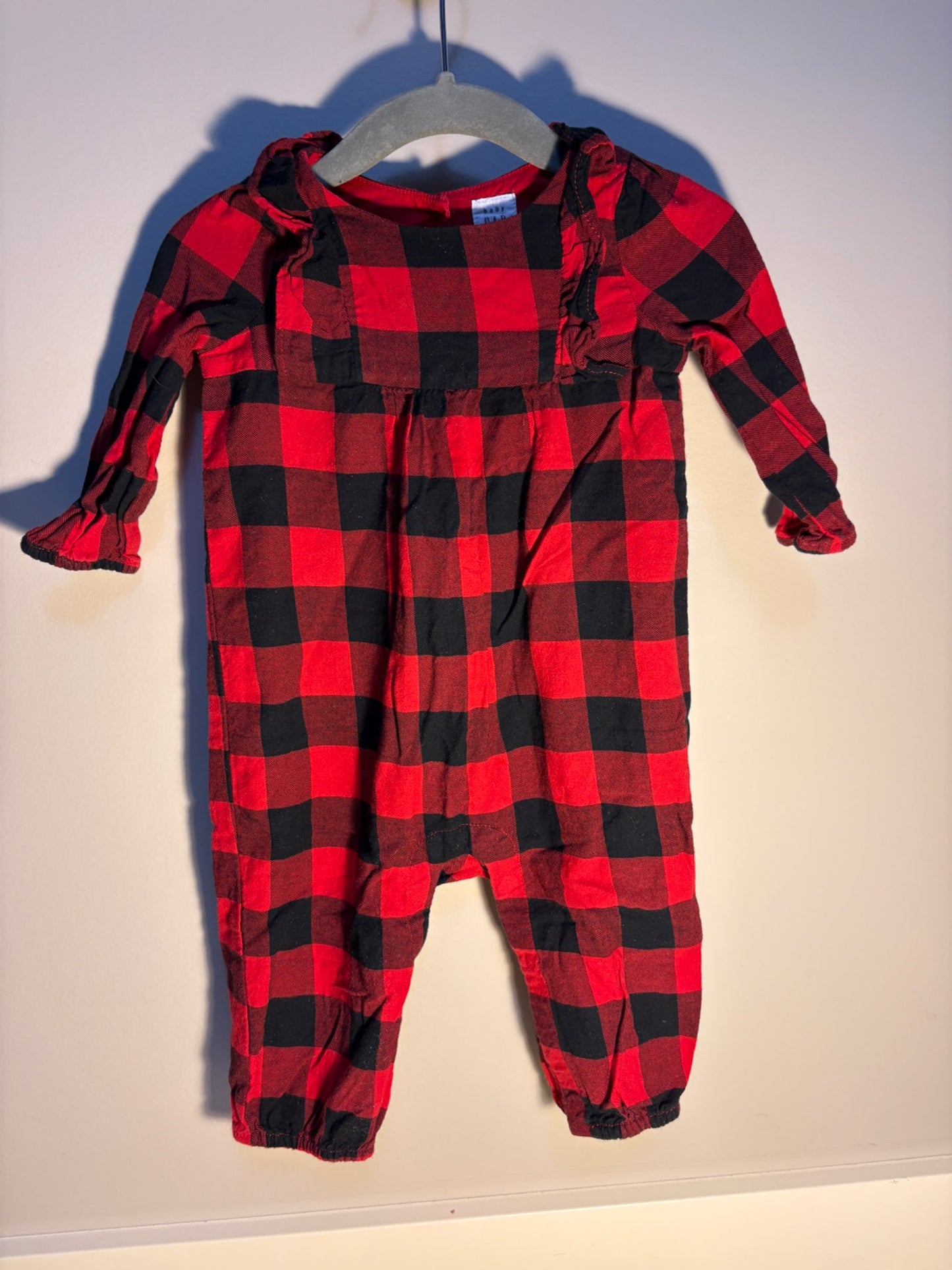 Baby Gap: Red plaid baby gap romper 3-6 months , Kids 6 Month (3-6M)