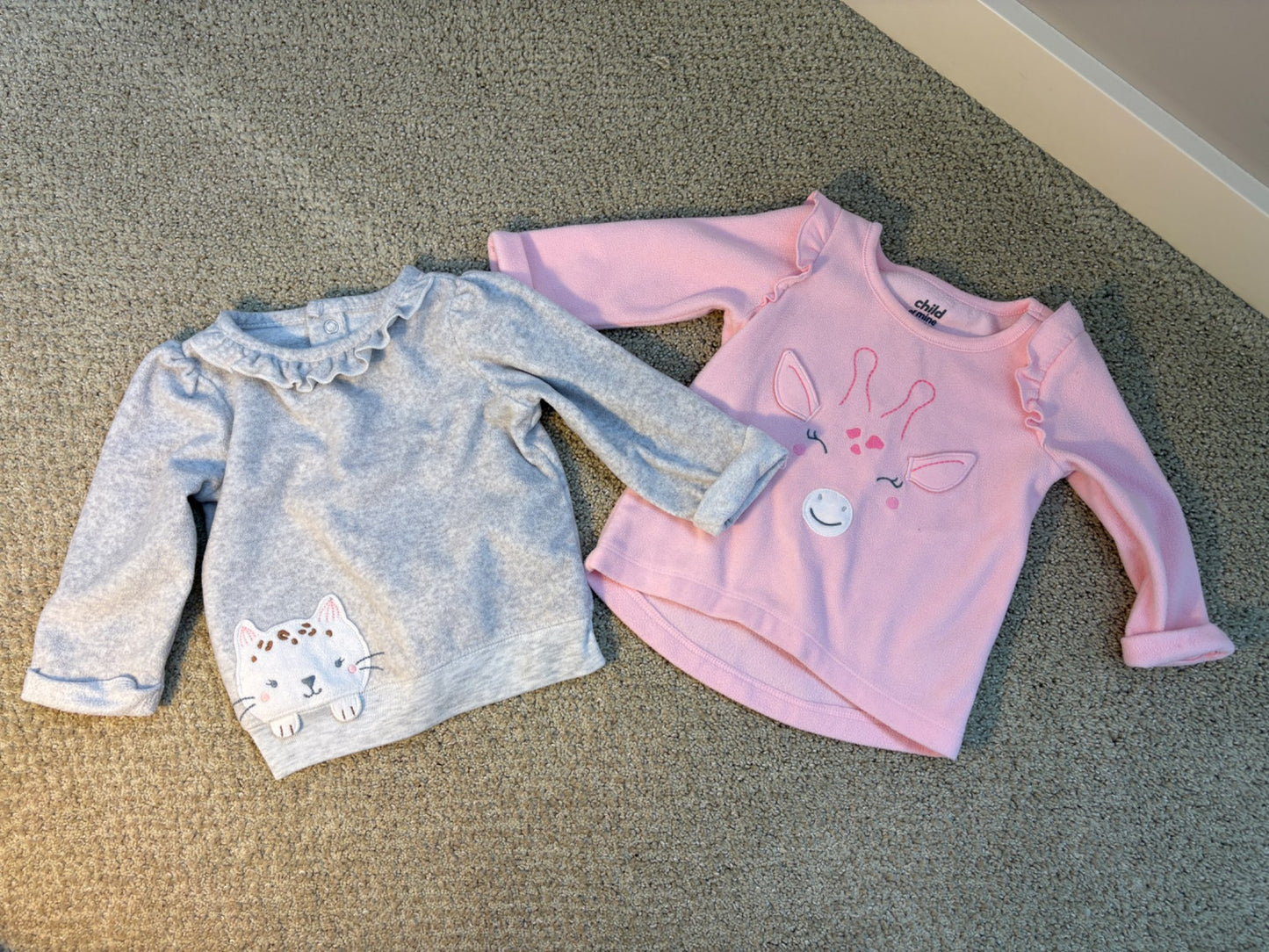 Two sweater lot 6-9 months, Kids 9 Month (6-9M)