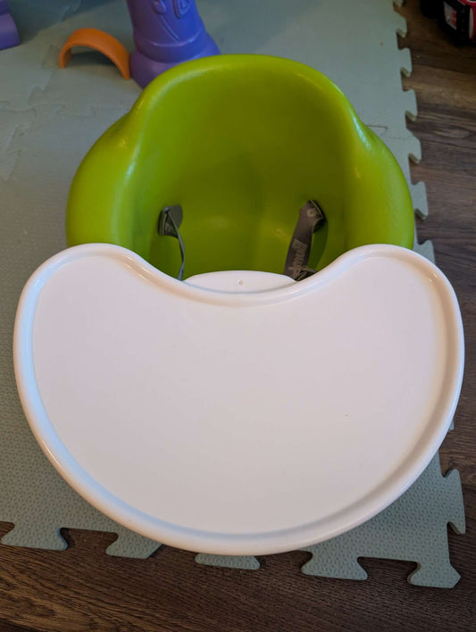 Bumbo seat with removable tray