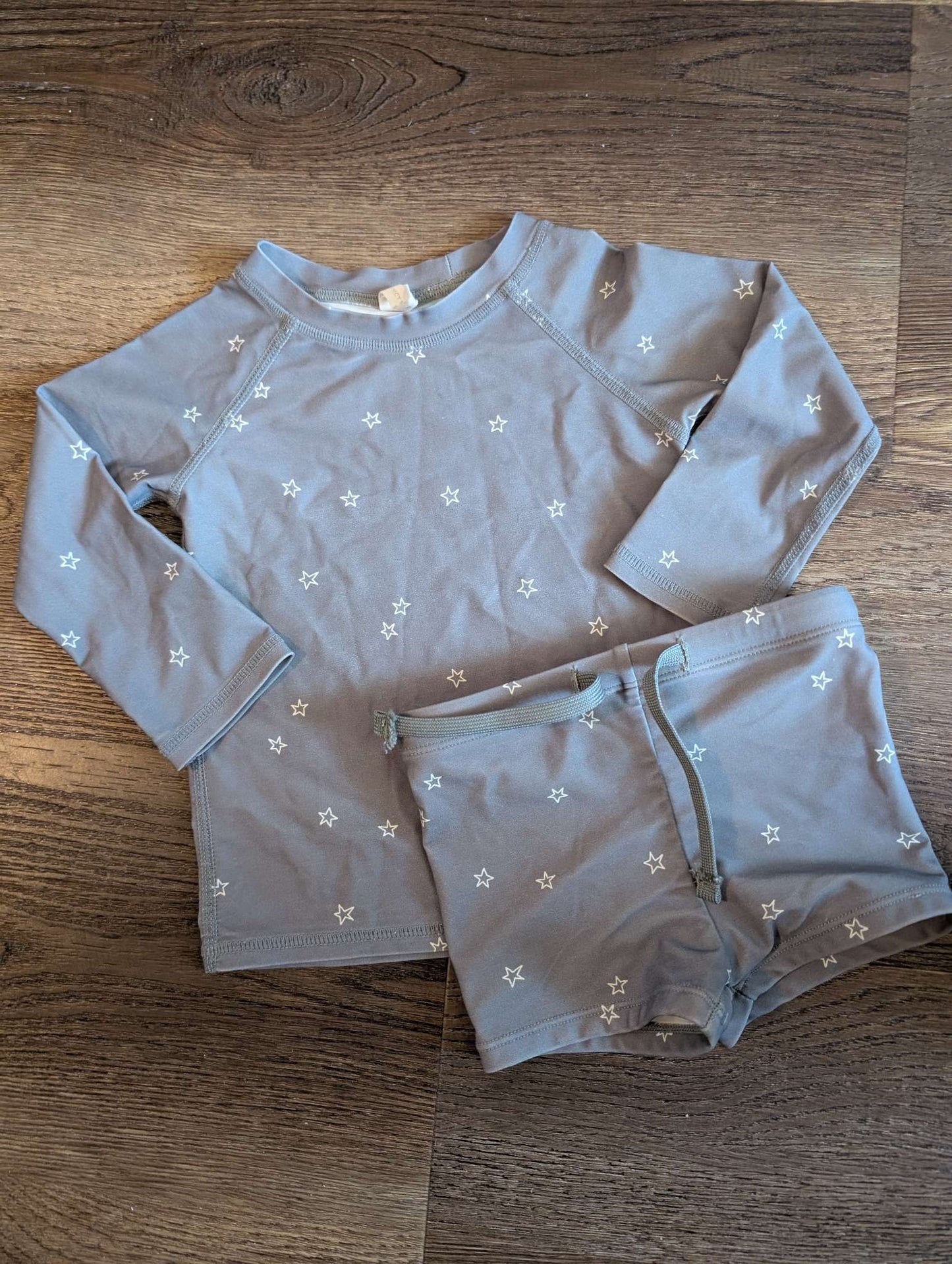 Quincy Mae 12-18 month Rashguard and Swim Shorts, Kids 18 Month (12-18M)