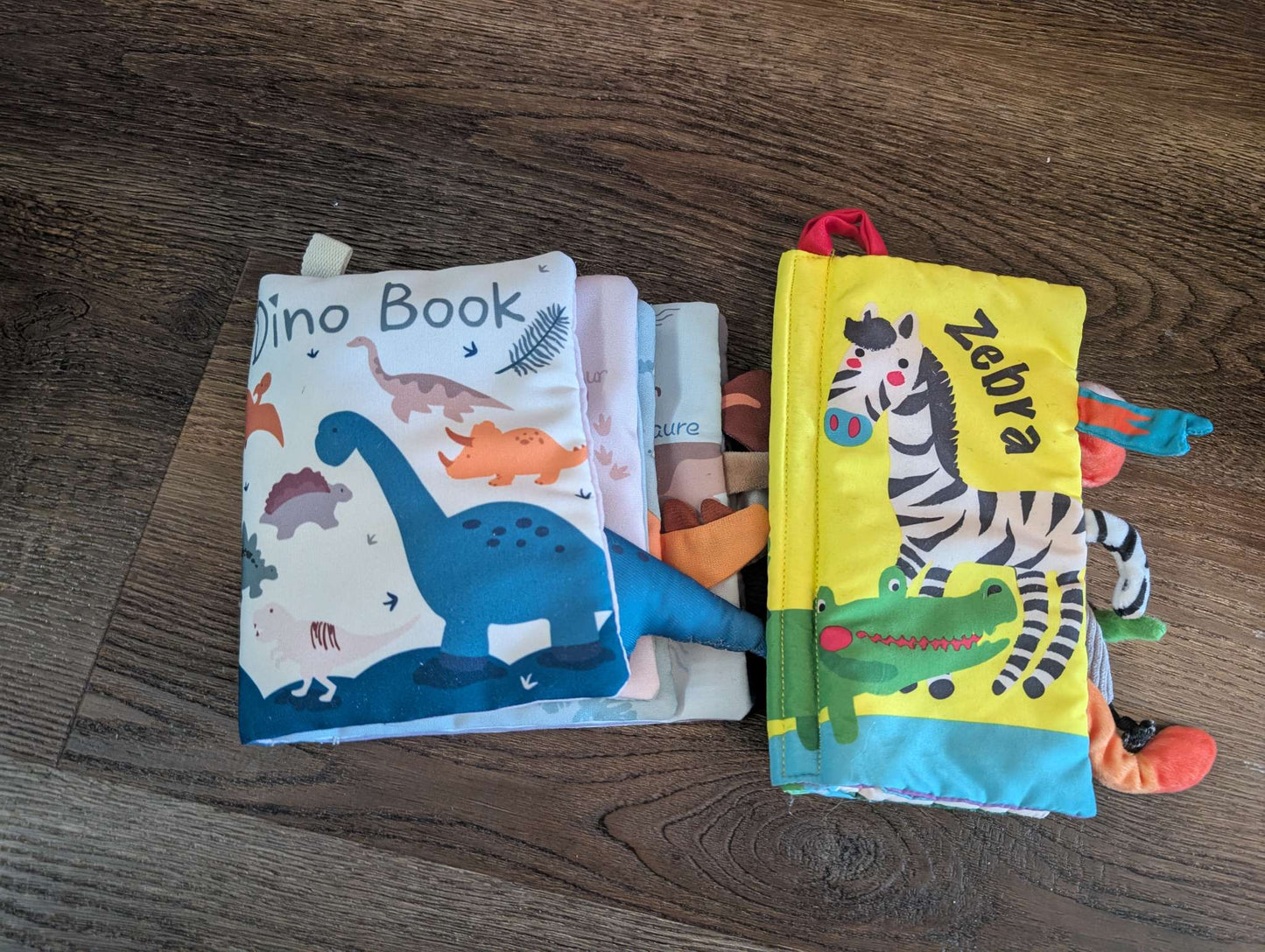2 x Crinkle book bundle: Dinosaurs and Tails