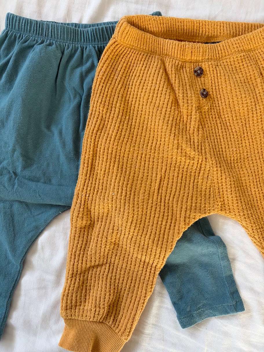 Pair of Old Navy 12-18m Pants, Kids 18 Month (12-18M)