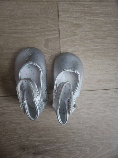 Baby girl shoes, Shoes .5 (Baby: 0-12 mth)