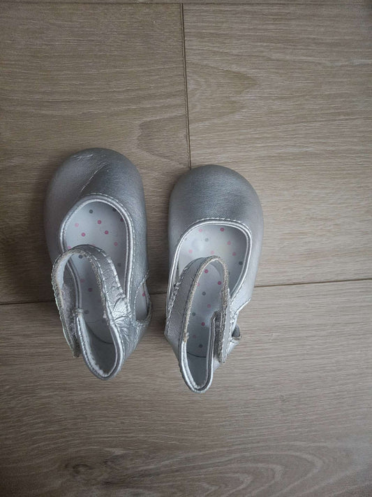 Baby girl shoes, Shoes .5 (Baby: 0-12 mth)