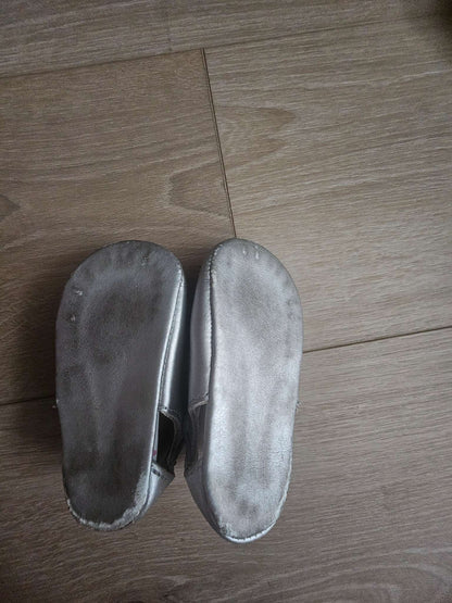 Baby girl shoes, Shoes .5 (Baby: 0-12 mth)
