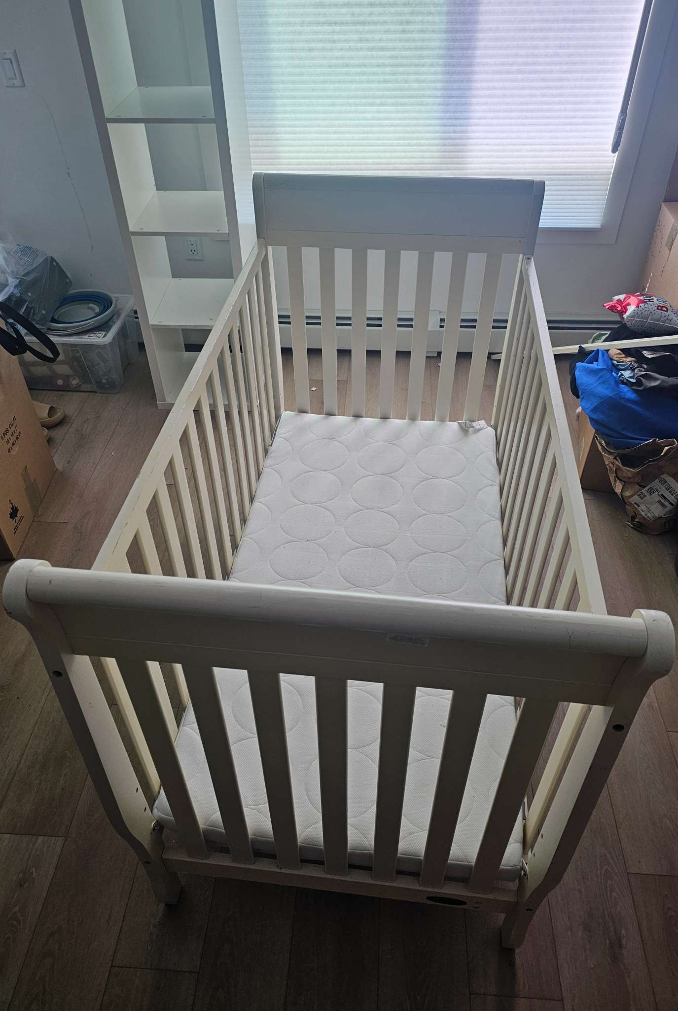 Graco Crib with Matress and Matress Protector