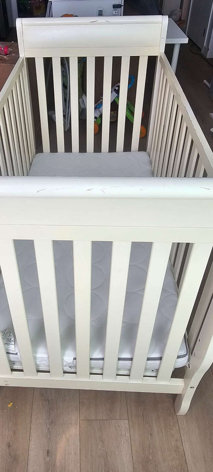 Graco Crib with Matress and Matress Protector