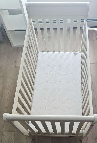 Baby Crib, Mattress and Mattress Protector