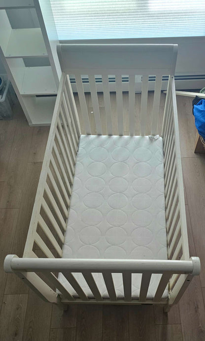 Baby Crib, Mattress and Mattress Protector