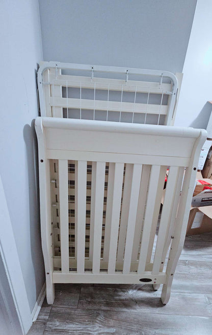Baby Crib, Mattress and Mattress Protector