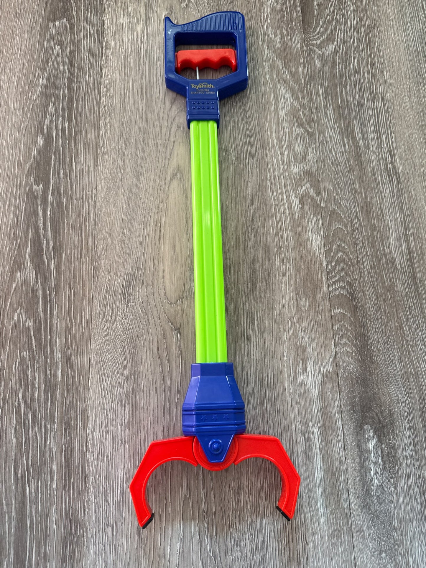 Grabbing toy advertisement two