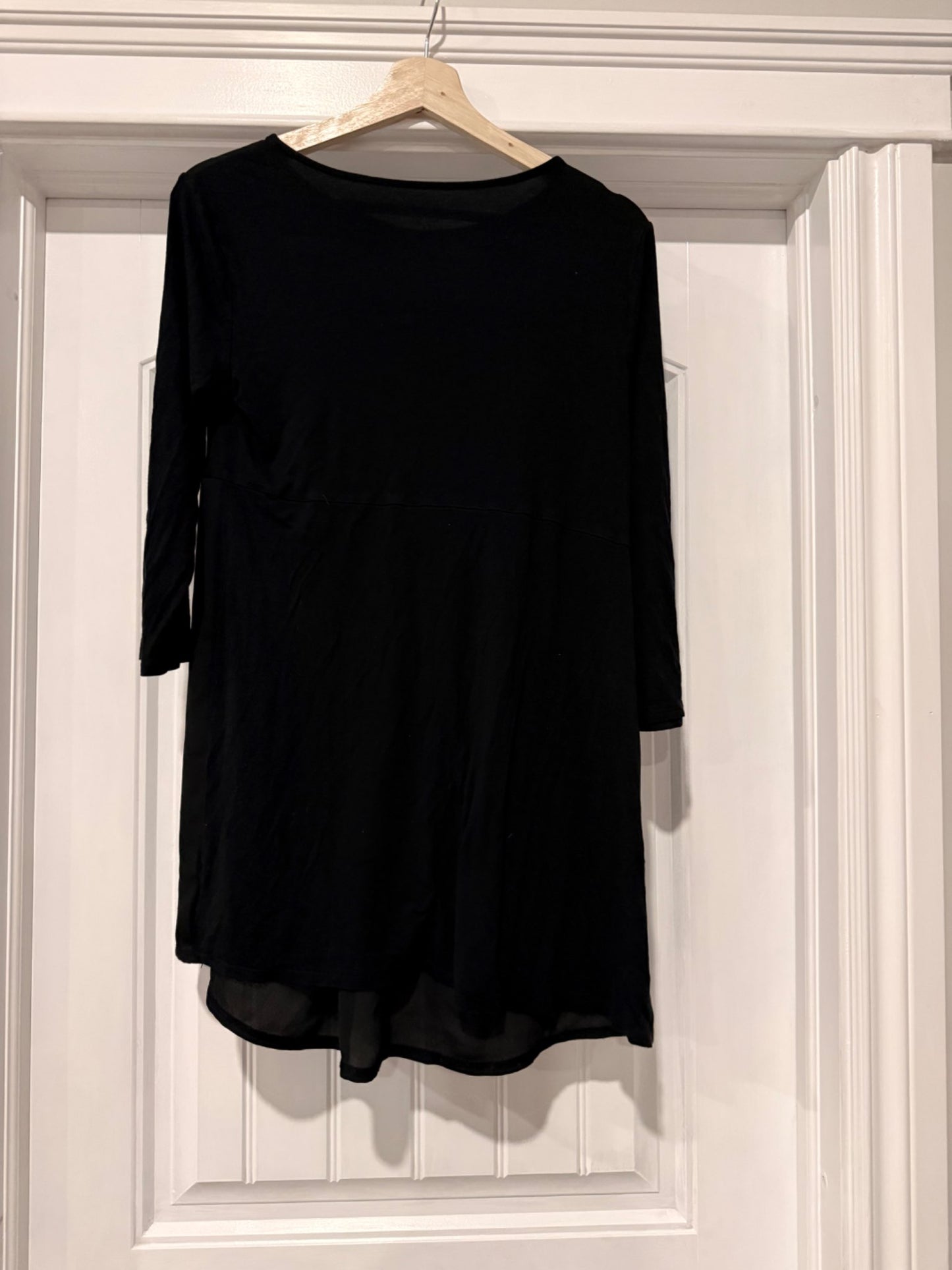 Liz Lange Partially Sheer material maternity top Size Small, Maternity S (4-6)
