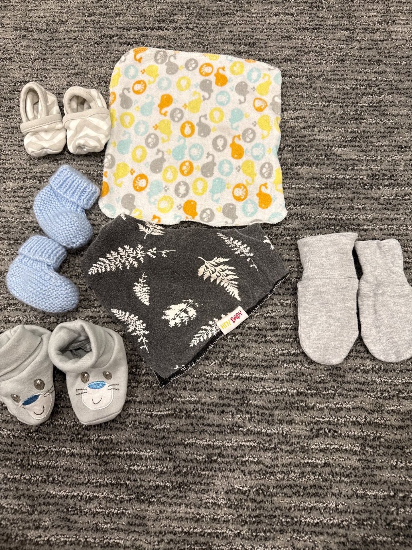 Baby foot, hand, bib and cloth set, Shoes 1.5 (Baby: 0-12 mth)