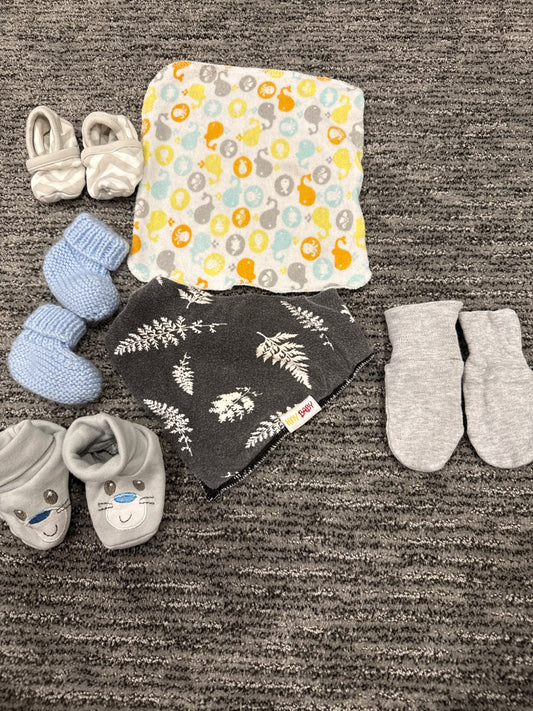 Baby foot, hand, bib and cloth set, Shoes 1.5 (Baby: 0-12 mth)