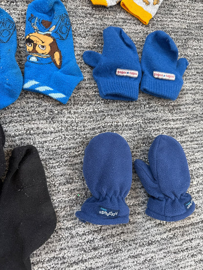 Boys (or gender neutral) sock (17) and mitt (2) bundle
