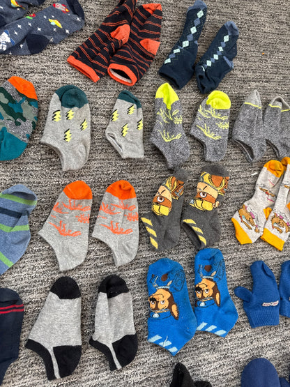 Boys (or gender neutral) sock (17) and mitt (2) bundle