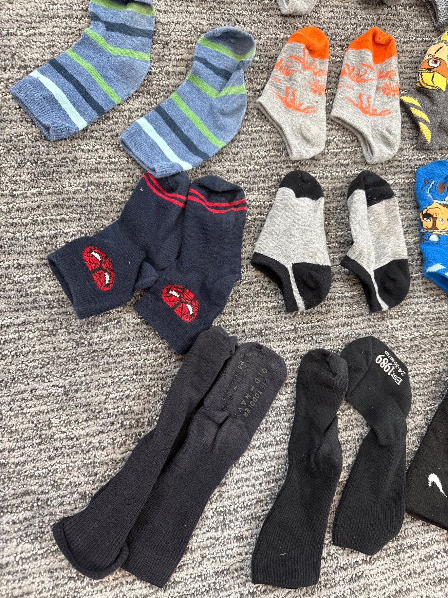 Boys (or gender neutral) sock (17) and mitt (2) bundle