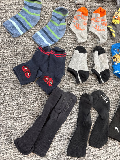 Boys (or gender neutral) sock (17) and mitt (2) bundle