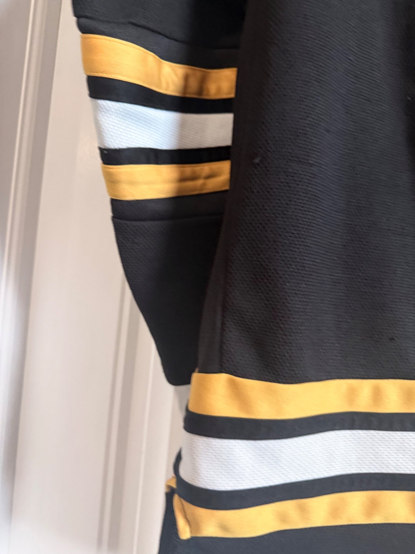 Boston Bruins Youth L/XL Hockey Jersey, Kids 16