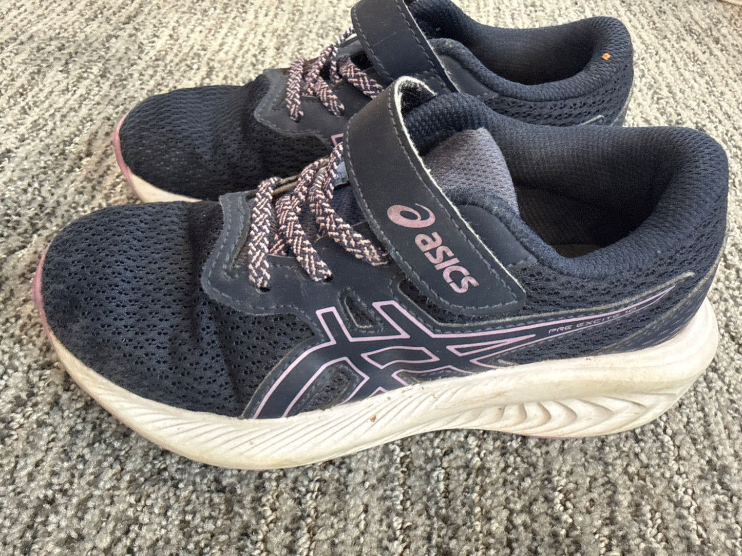 ASICS Girls Running Shoes- Very Good Used Condition, Shoes 13 (Kids:4-8yr)