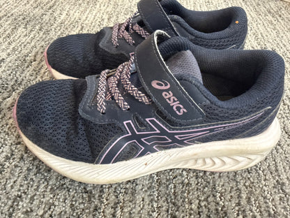 ASICS Girls Running Shoes- Very Good Used Condition, Shoes 13 (Kids:4-8yr)