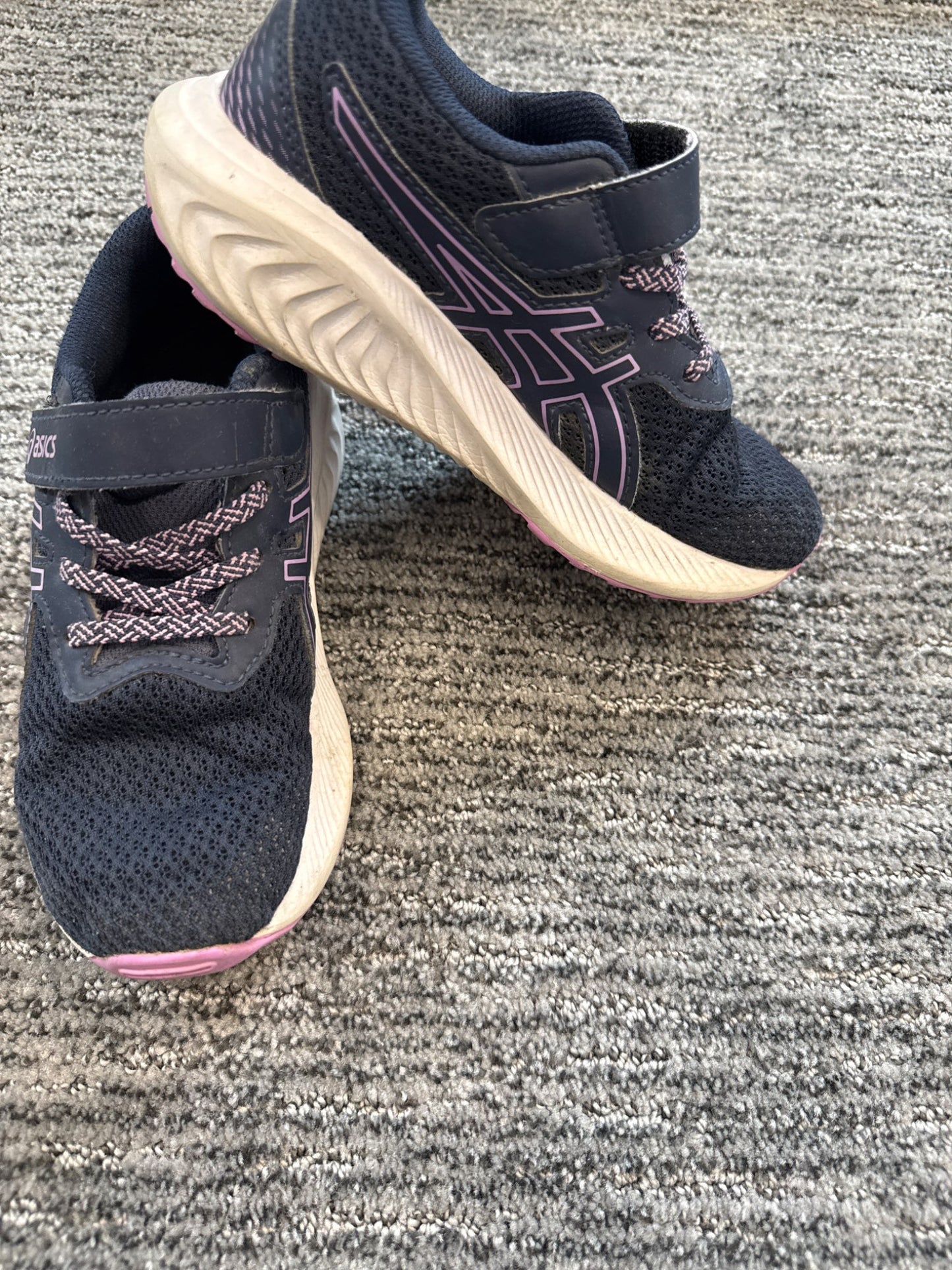 ASICS Girls Running Shoes- Very Good Used Condition, Shoes 13 (Kids:4-8yr)