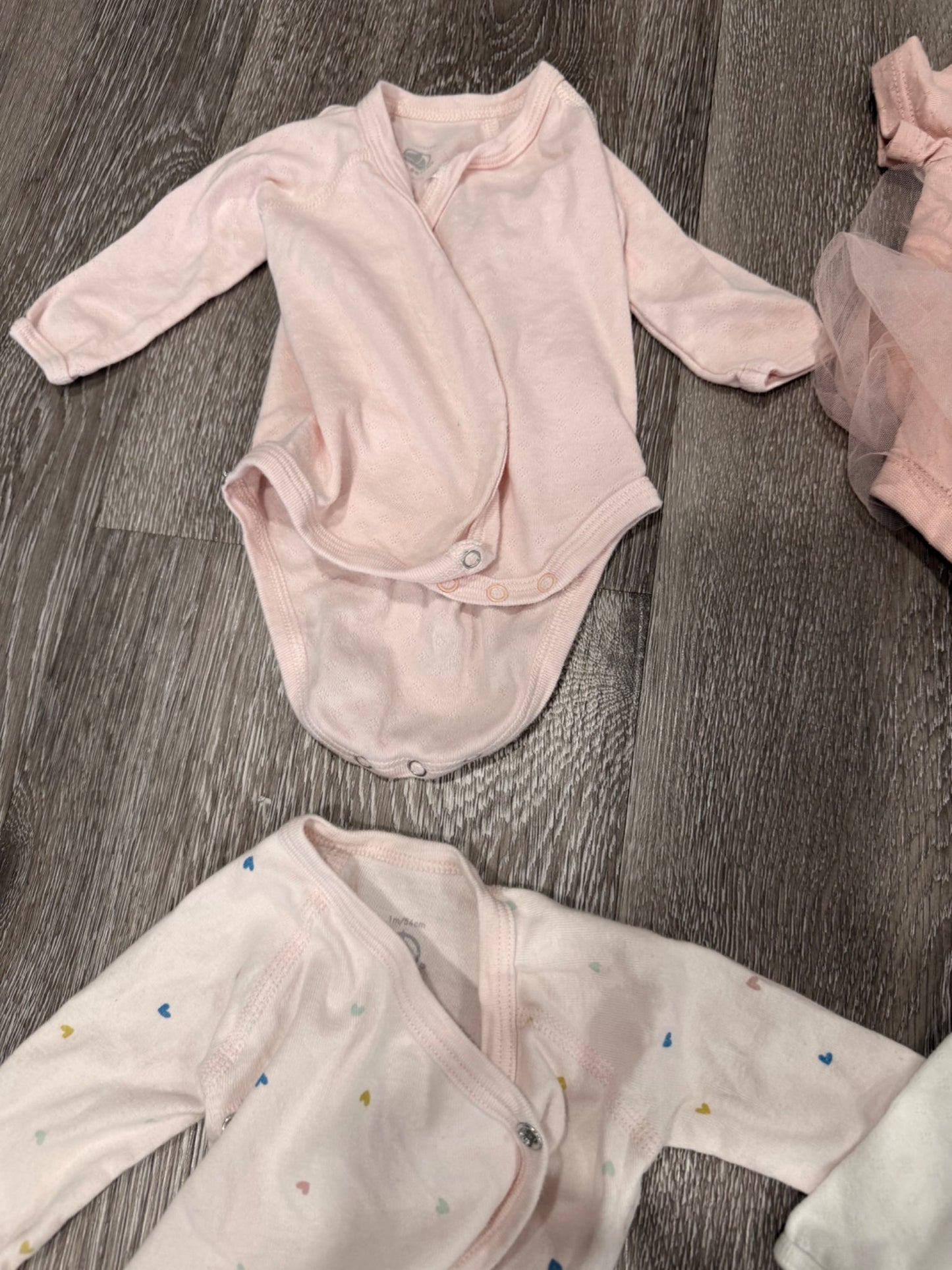 Size 1 month baby girl bundle- Petit Bateau and Beatrix Potter, premium brands, Kids Newborn