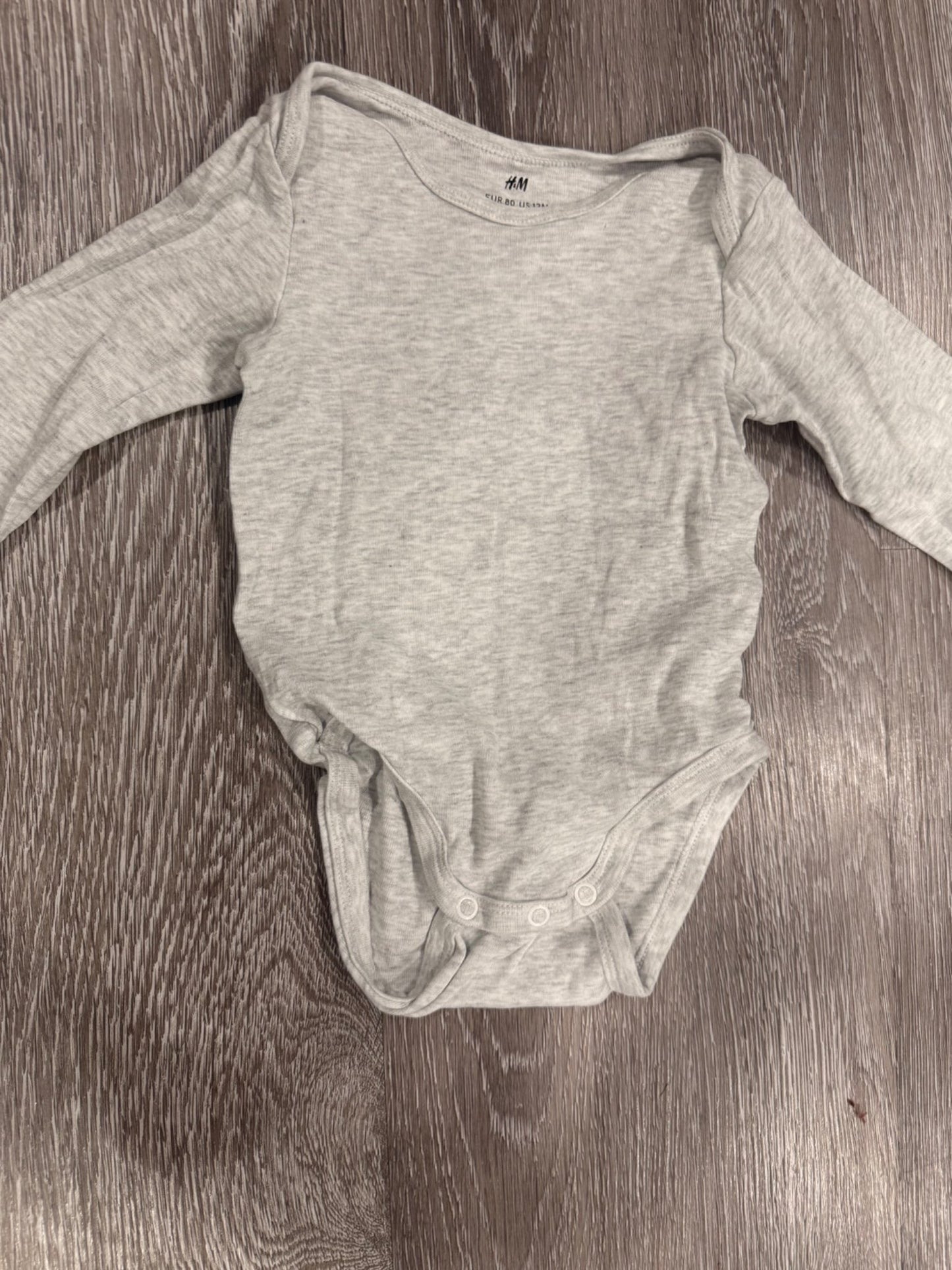 Top and long sleeved onesie  9-12 month bundle, Kids 12 Month (9-12M)