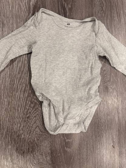 Top and long sleeved onesie  9-12 month bundle, Kids 12 Month (9-12M)
