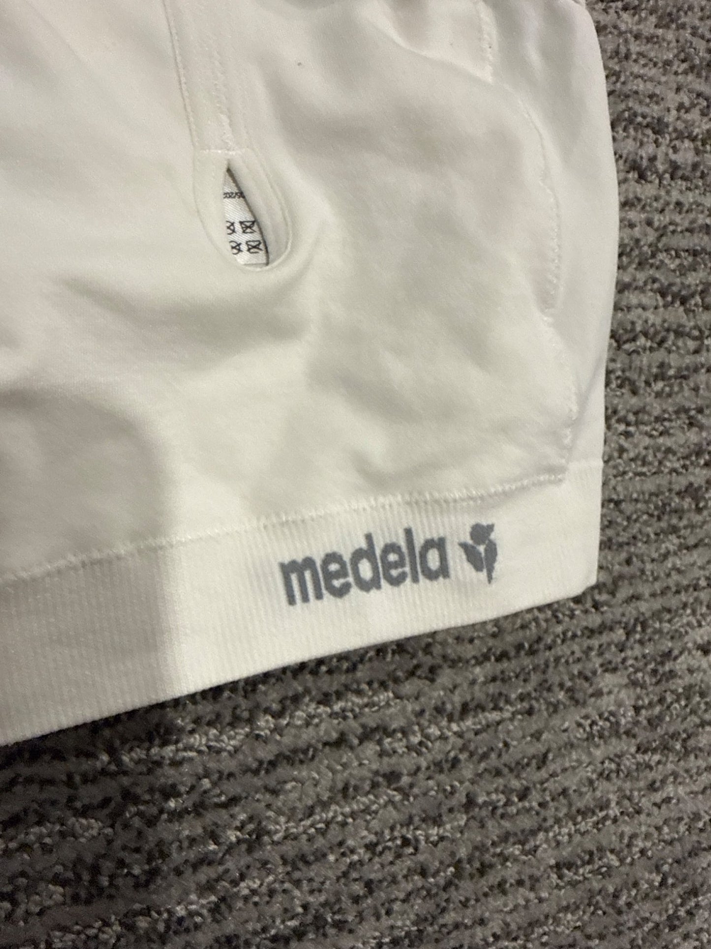 M/M Medela pumping bra