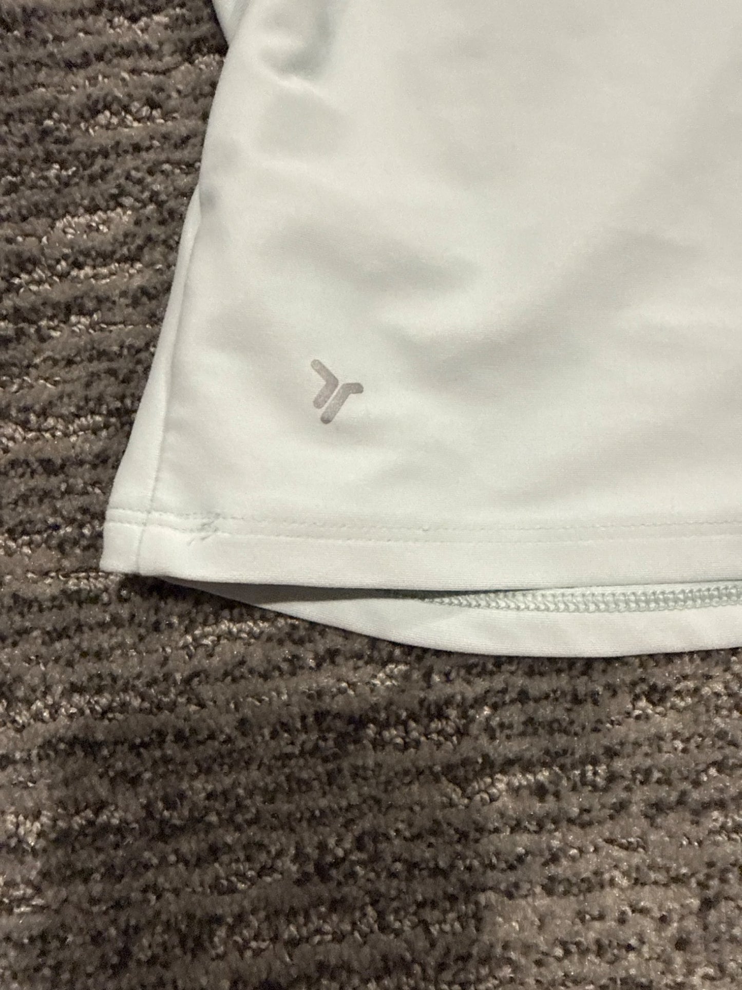 Girls Old Navy active yoga top with cut out in back., Kids 8