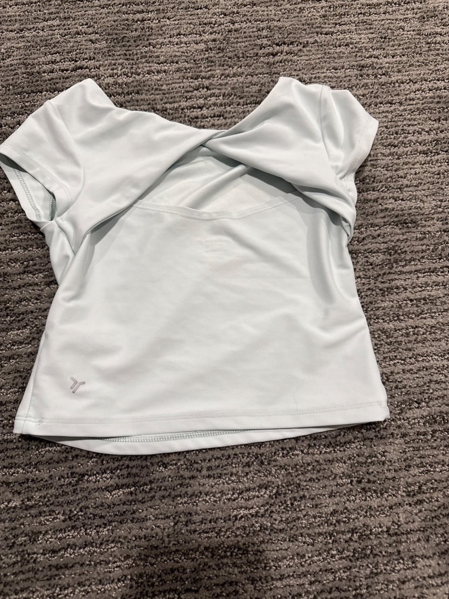 Girls Old Navy active yoga top with cut out in back., Kids 8