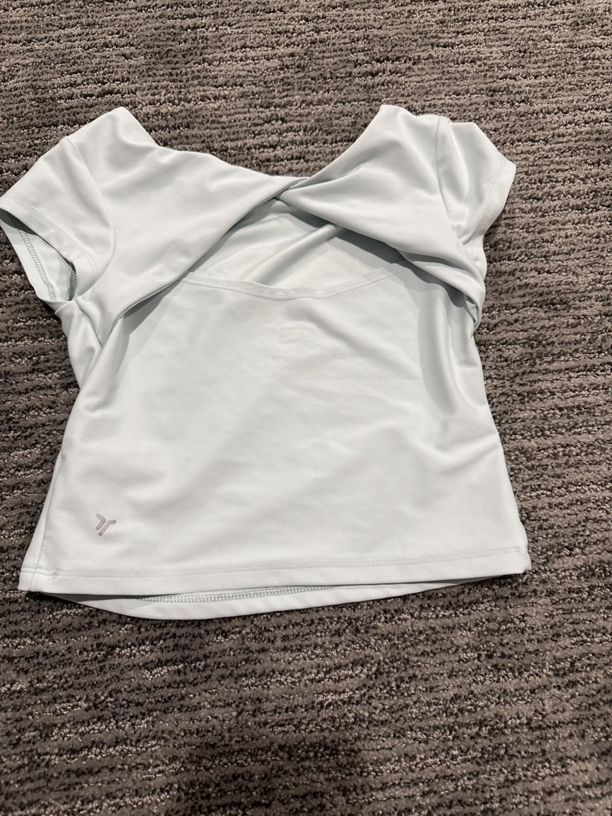 Girls Old Navy active yoga top with cut out in back., Kids 8