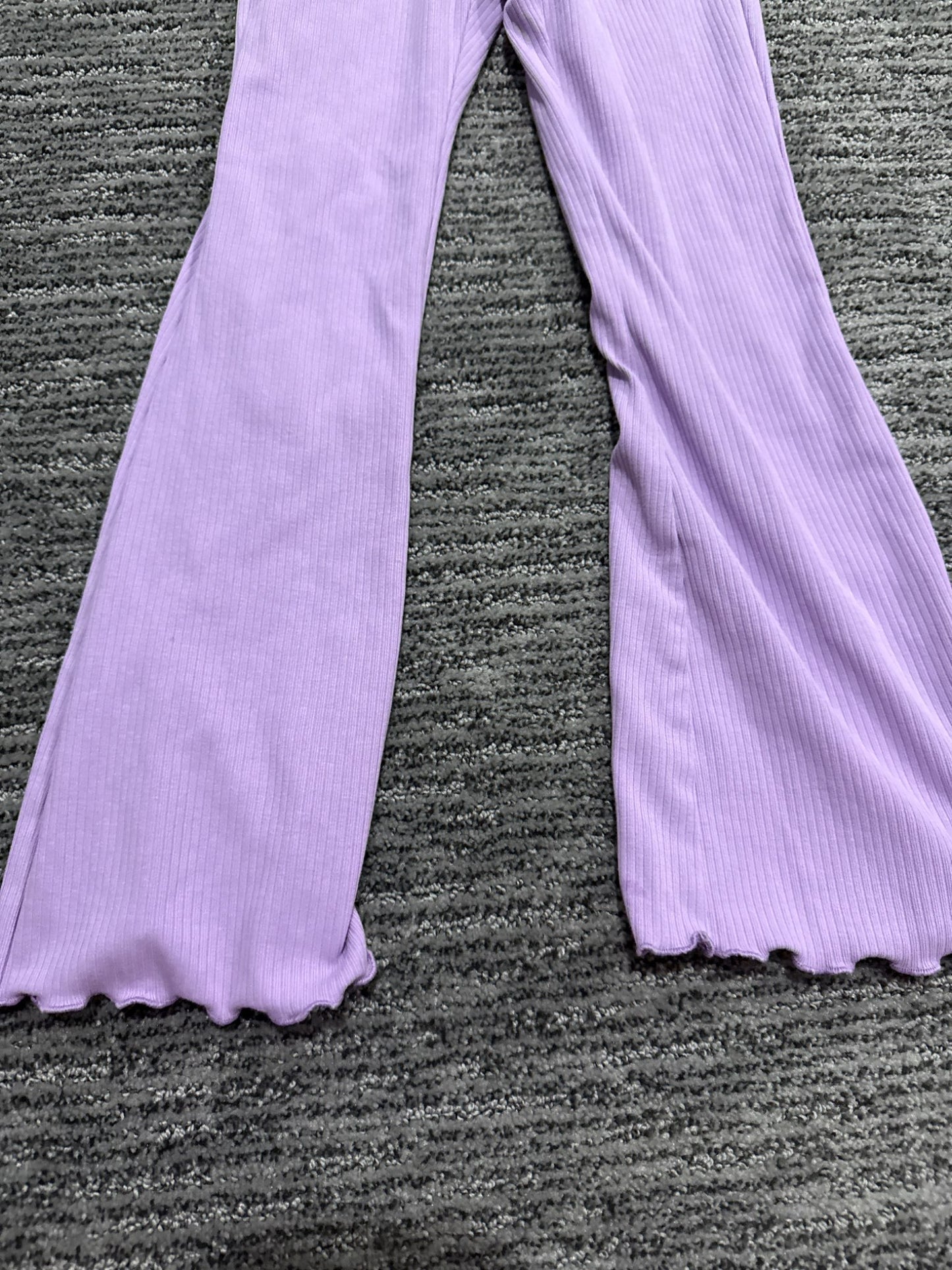 Old navy ribbed and flared with ruffle lavender pants, Kids 6/6X