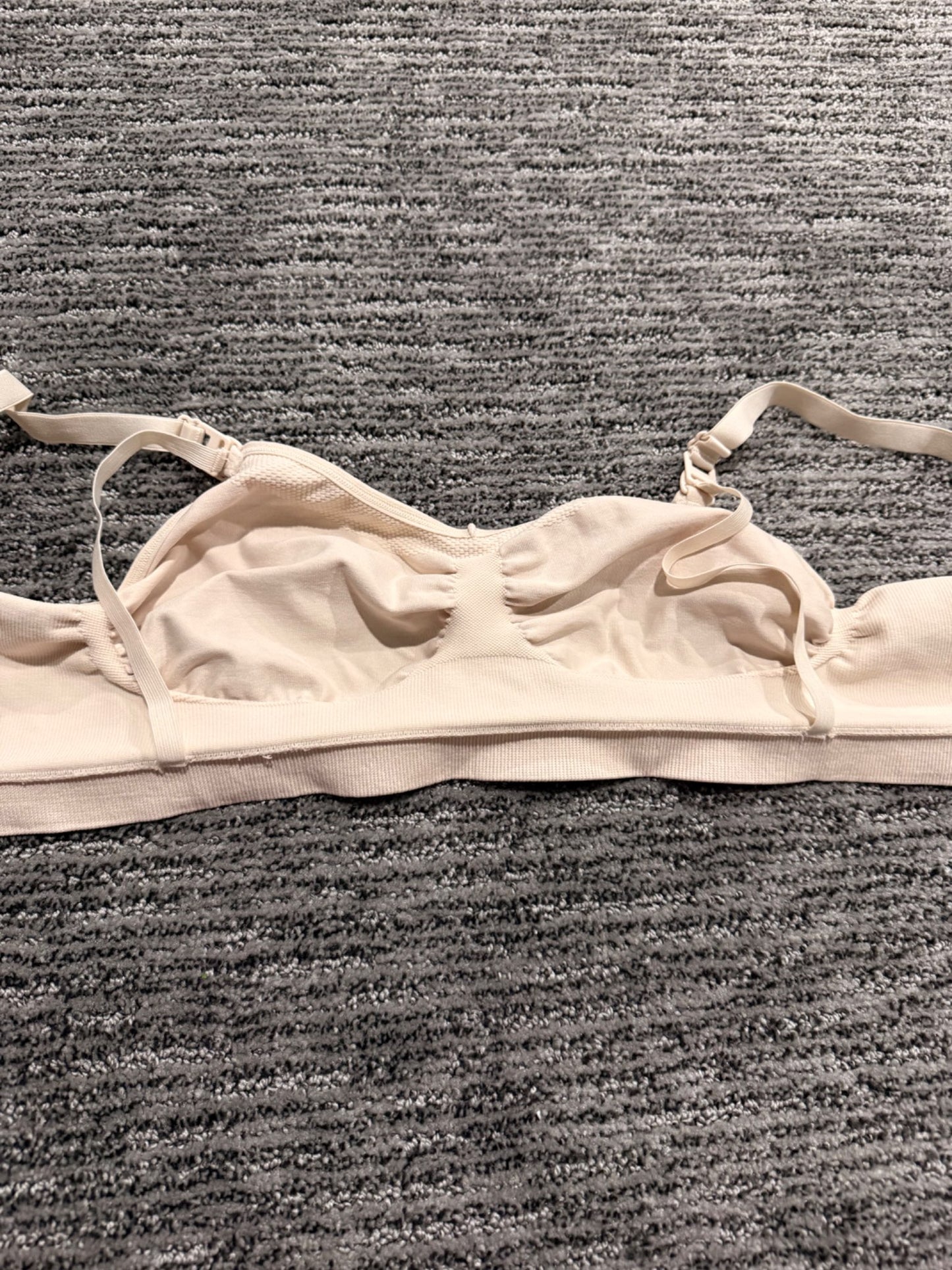 Medela nursing bra, Size large but could fit smaller, Maternity L (12-14)