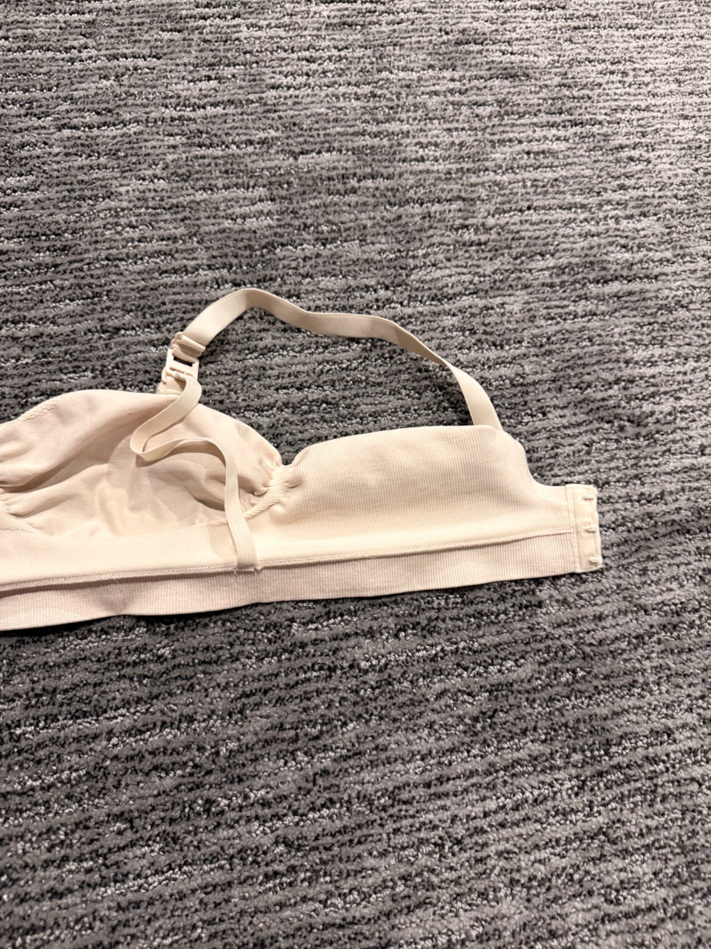 Medela nursing bra, Size large but could fit smaller, Maternity L (12-14)
