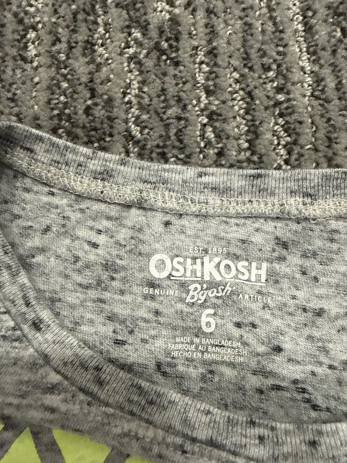 Osh Kosh Live Love Laugh tee with giraffe motif, Kids 6/6X