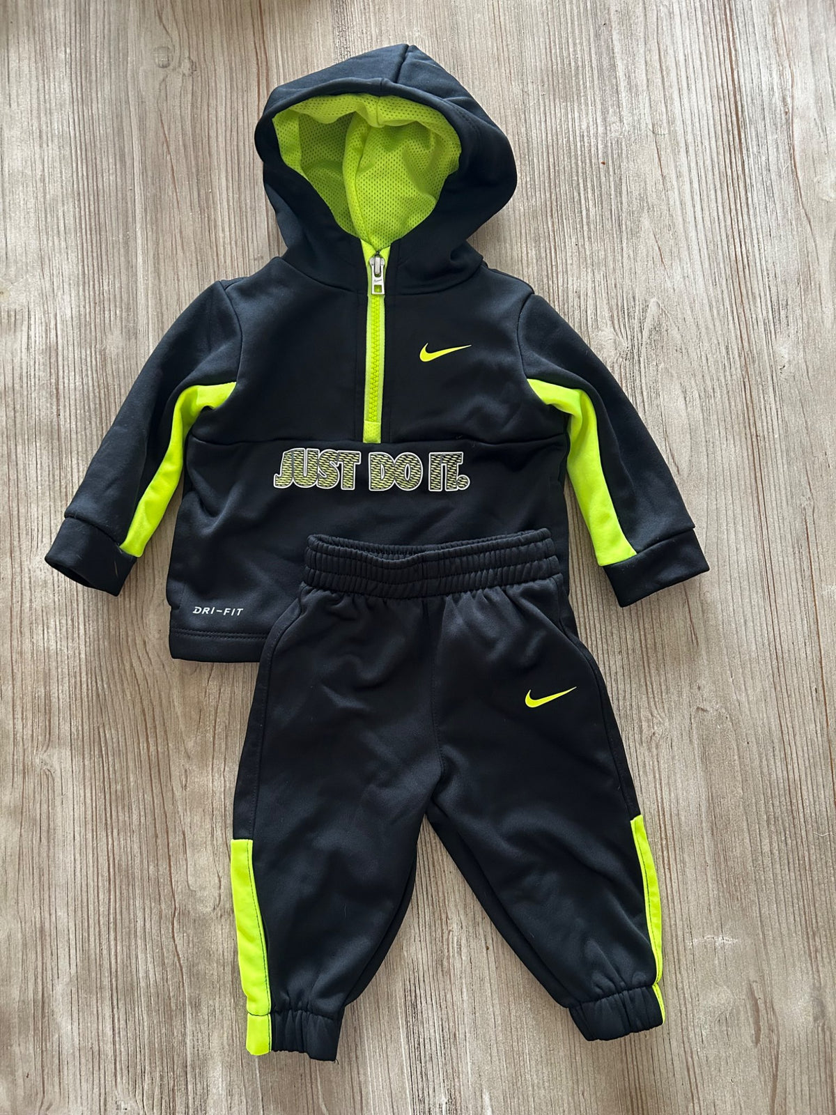 Nike two piece set, Kids 6 Month (3-6M)