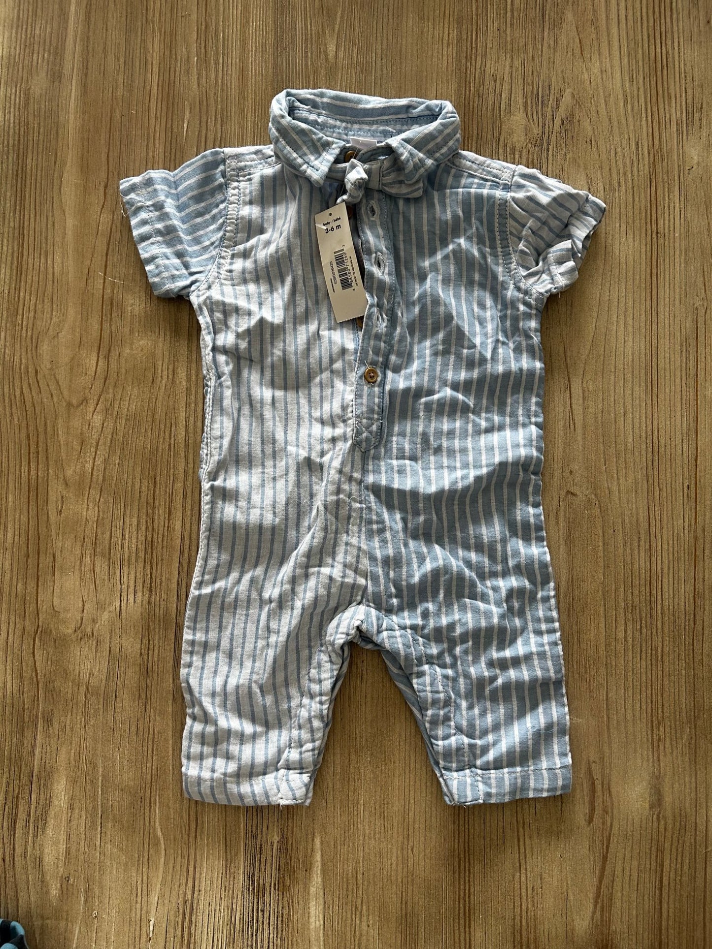 Stripped onesie outfit with attached bowtie, Kids 6 Month (3-6M)