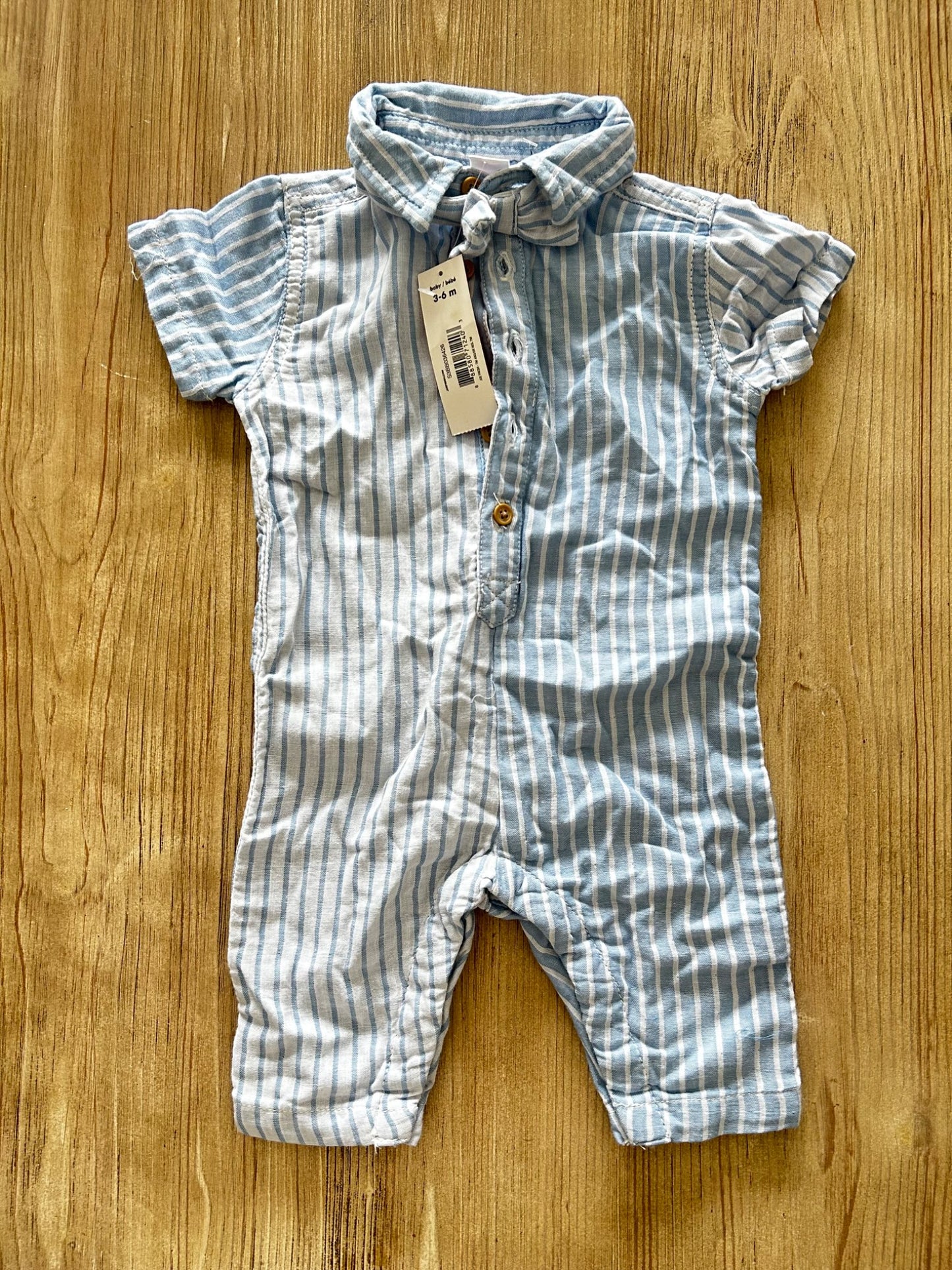 Stripped onesie outfit with attached bowtie, Kids 6 Month (3-6M)