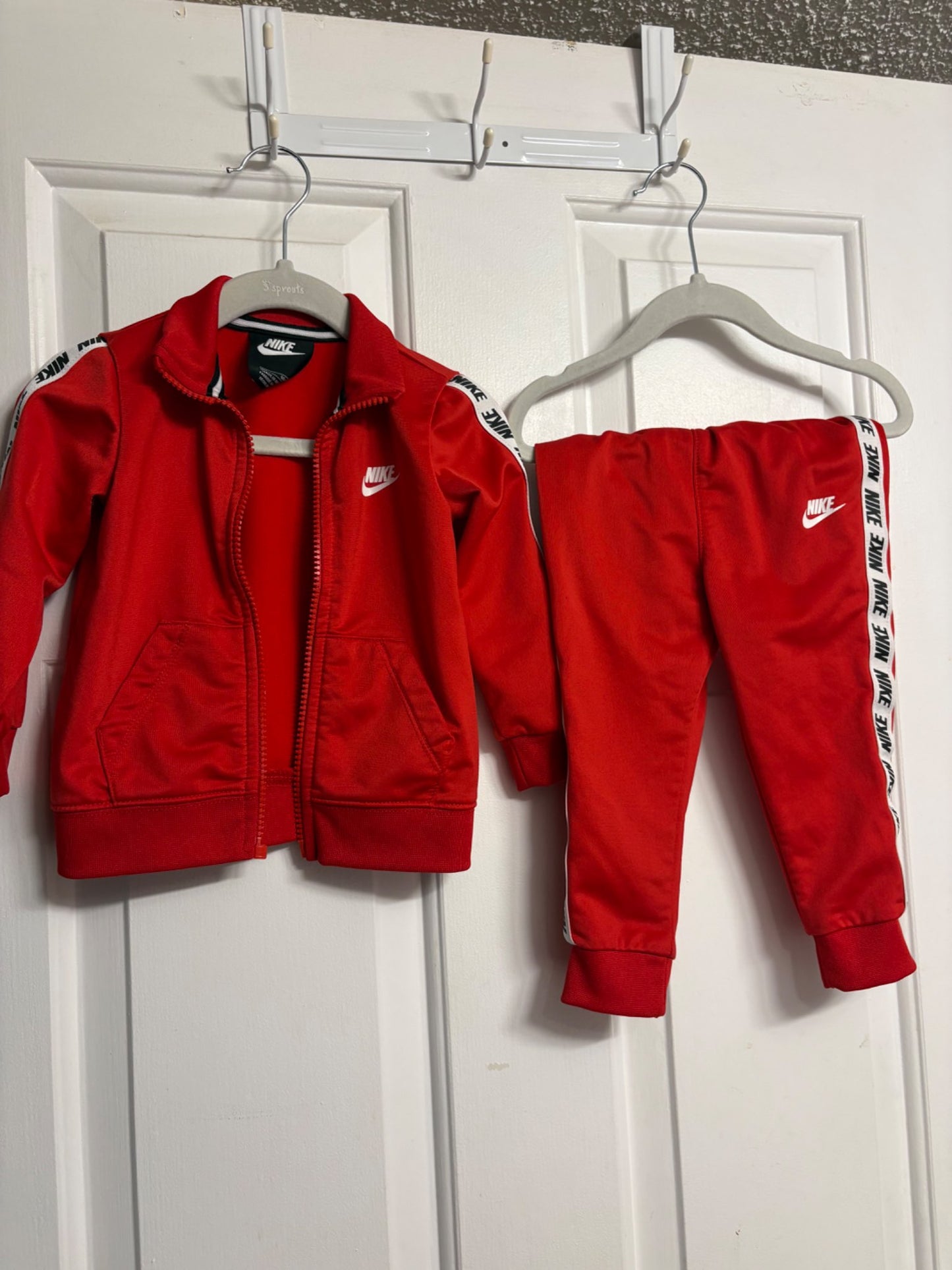 Nike Red Tracksuit Set – Size 18 mos, Kids 18 Month (12-18M)